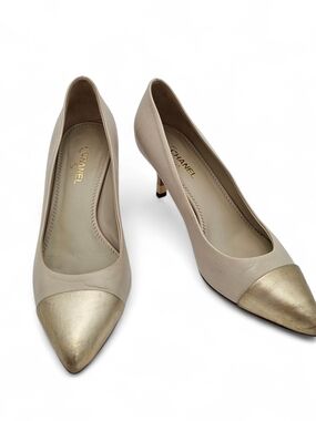 Chanel CC Cap Pointed Toe Heel Pump Cream White Gold Leather Size 39 US 8 8.5